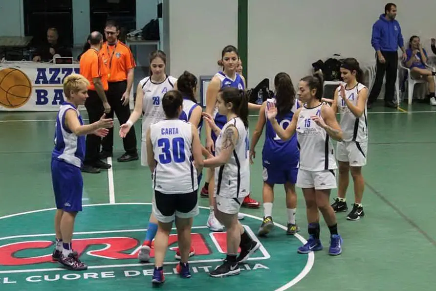L'Azzurra in campo in maglia bianca