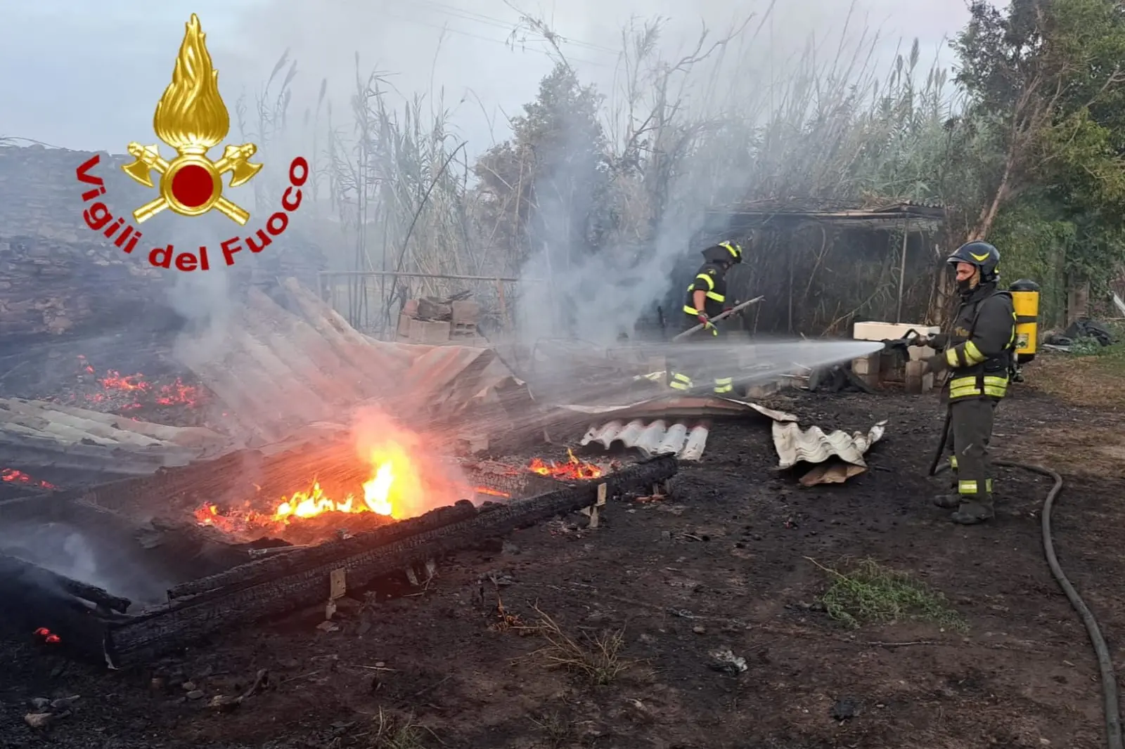 L'intervento dei vigili del fuoco a Valledoria