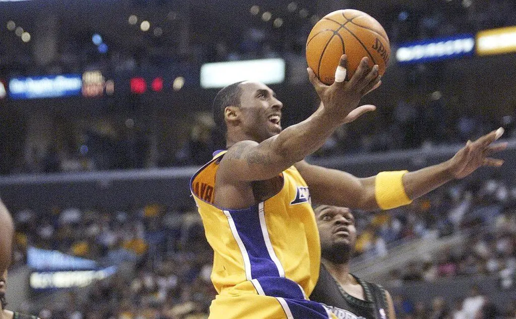 Quando si è ritirato i Lakers hanno ritirato due numeri di maglia in suo onore