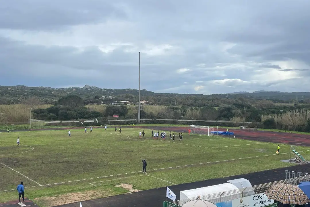 Punizione per il Santa Teresa nell’ultimo match col Villasimius (foto Ilenia Giagnoni)