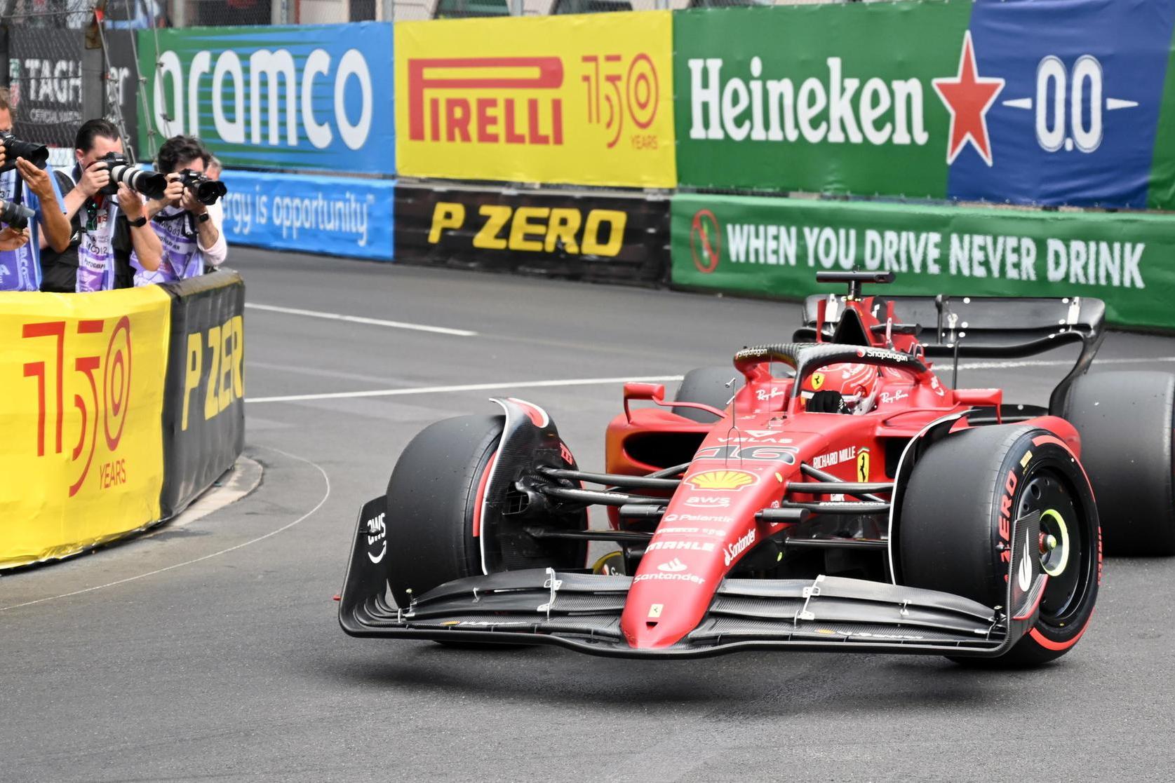 Monaco, Leclerc in pole davanti a Sainz: prima fila tutta Ferrari