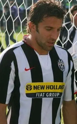 Ha il record di presenze con la maglia della Juventus: 705