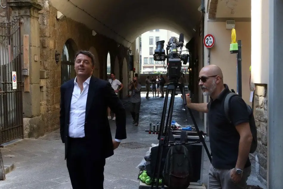 Matteo Renzi durante le riprese (Ansa)