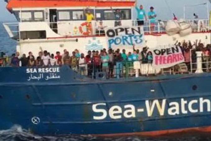 La See Watch al ministro De Micheli: &quot;Che fine ha fatto il barcone con 55 migranti a bordo?&quot;