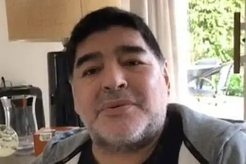 Un frame del video di Maradona