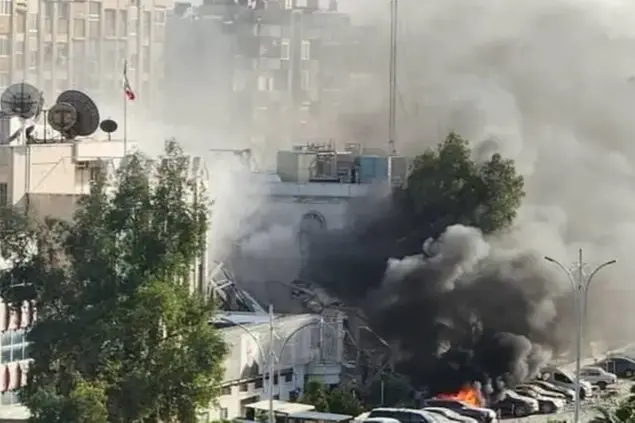 Una foto dopo il raid, tratta da X e pubblicata su Al Arabiya