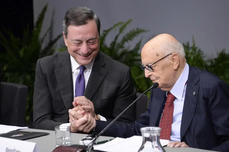 Da sinistra il presidente della Bce, Mario Draghi, e il presidente emerito della Repubblica, Giorgio Napolitano. Trento, 13 settembre 2016