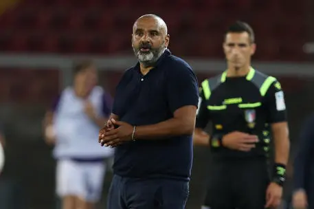 Lecce's coach Fabio Liverani gestures during the Italian Serie A soccer match US Lecce vs ACF Fiorentina at the Via del Mare stadium in Lecce, Italy, 15 July 2020. ANSA/ABBONDANZA SCURO LEZZI