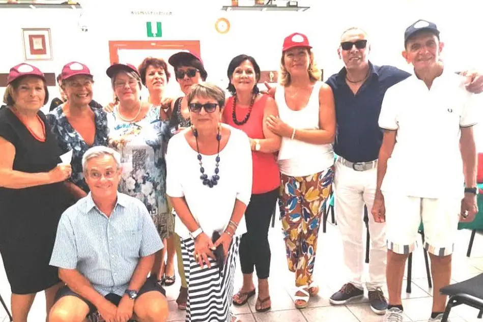 Alcuni dei soci dell'associazione \"Amici del Burraco\"
