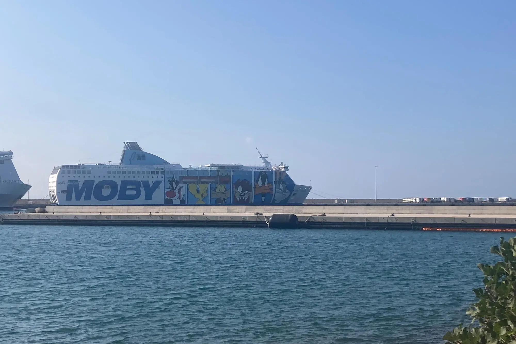 La nave Gnv a Porto Torres (foto Pala)