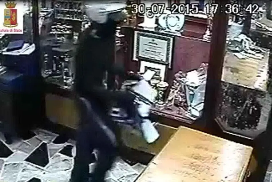 Un'immagine della rapina di Sassari