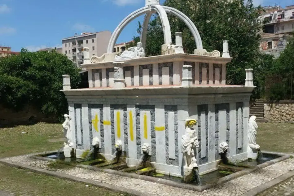 La Fontana di Rosello deturpata (Gloria Calvi)