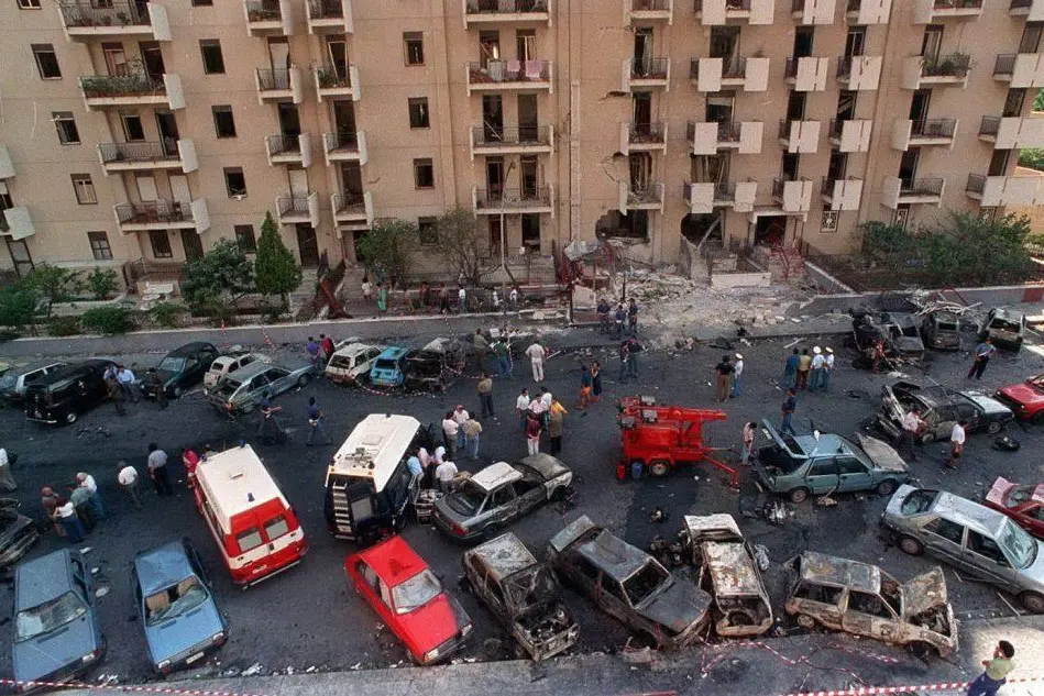 Una veduta di via D'Amelio a Palermo dopo la strage (Archivio L'Unione Sarda)