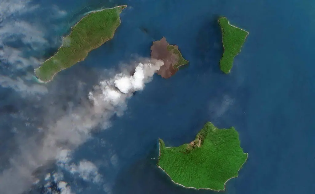 Un'immagine della Nasa delle isole Krakatau (Ansa)