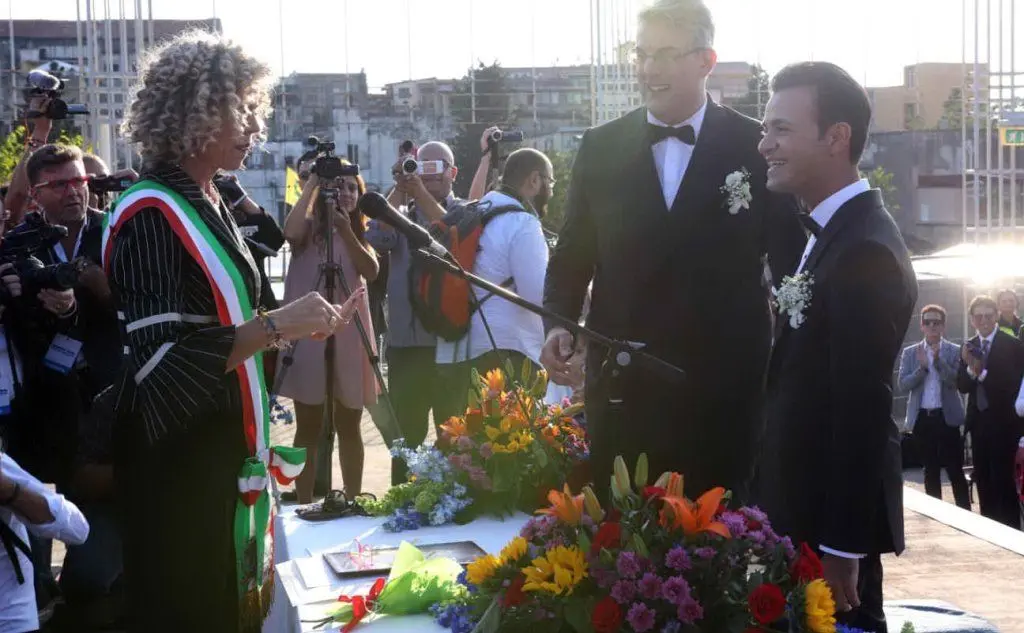 La senatrice a Napoli celebra un'unione civile