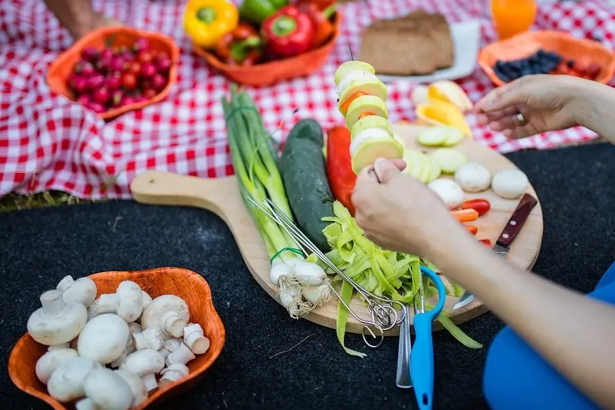 Alimentazione, calorie (foto Ansa)