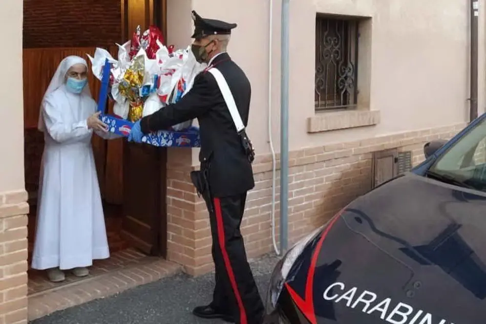 Il momento della donazione delle uova Pasquali