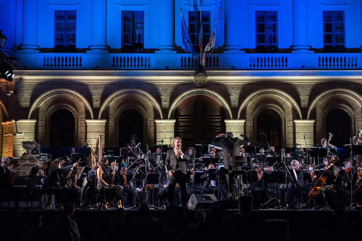 Alberto Gazale nel concerto tenuto a Sassari in piazza d'Italia nel settembre 2020 (foto concessa)
