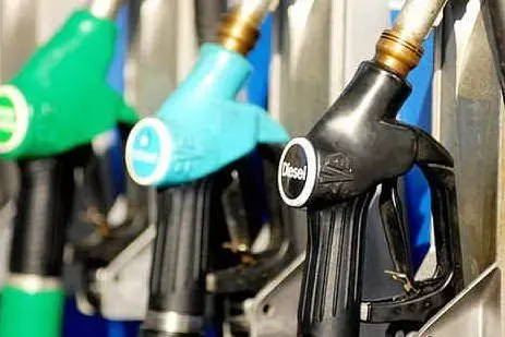 Distributore benzina (immagine simbolo)
