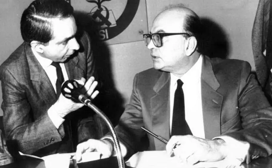 Giuliano Amato e Bettino Craxi, direzione del Psi, nel 1985