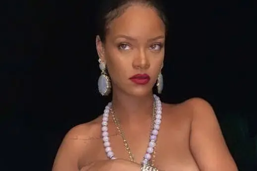 Rihanna nello scatto postato su Instagram