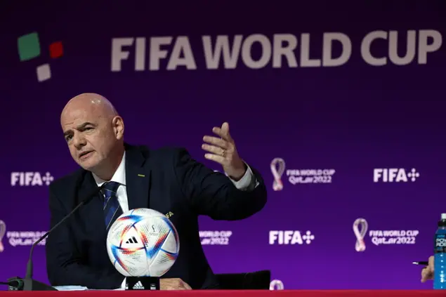 Il presidente della Fifa Infantino (Ansa)