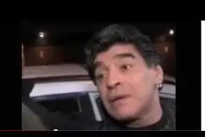 Maradona intervistato dai giornalisti