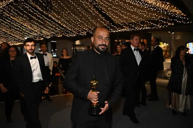 Il regista Hamdan Ballal (Ansa)