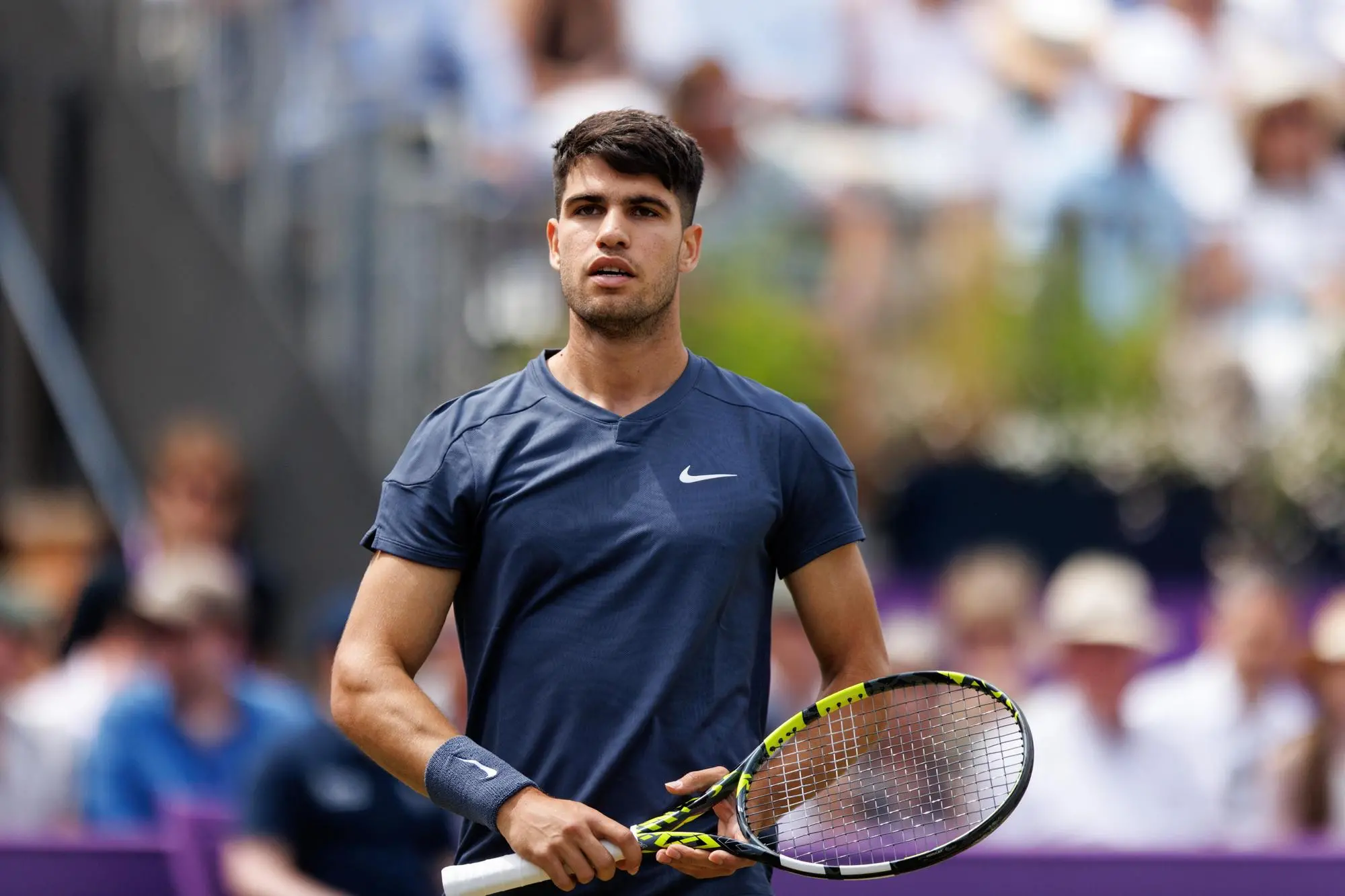 epa11425576 Carlos Alcaraz of Spain during his second round match against Jack Draper of Britain at the Queen's Club tennis tournament in London, Britain, 20 June 2024. EPA/TOLGA AKMEN