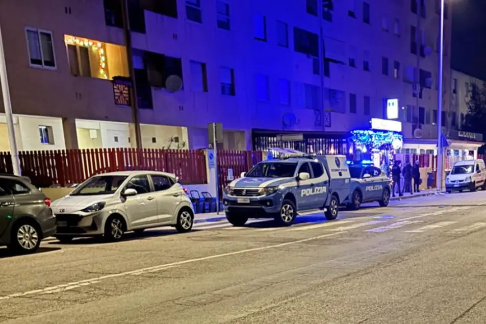 La Polizia in via Schiavazzi (Foto R.Carta)