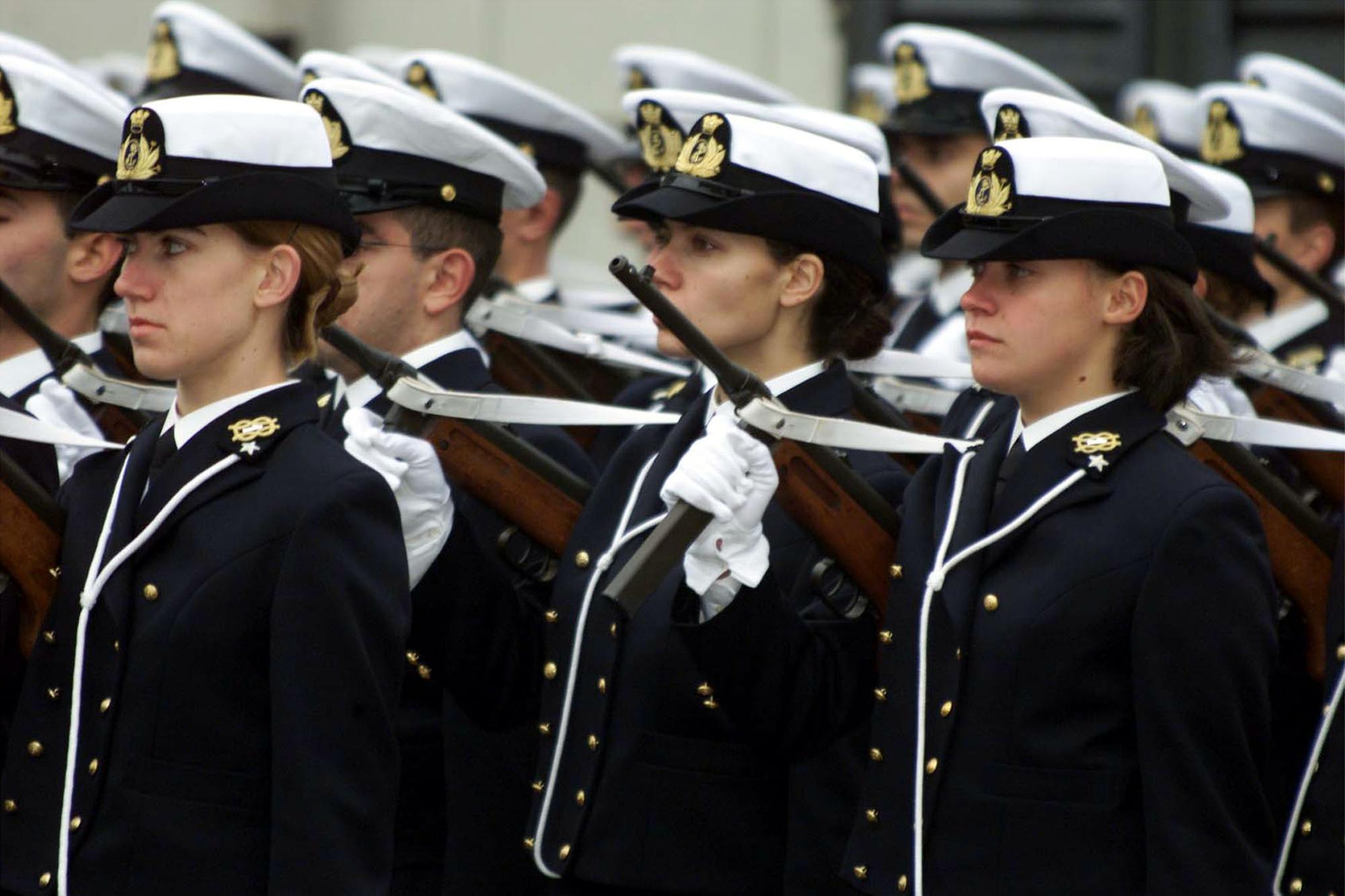 La Marina militare recluta allievi ufficiali (Ansa - Silvi)