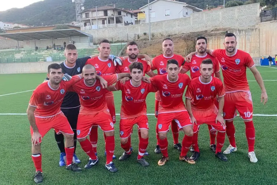 Il Sorso calcio di questa stagione (foto L'Unione Sarda - Tellini)