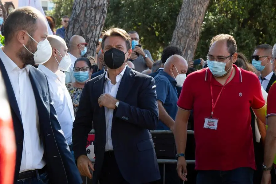 L'ex Premier Giuseppe Conte a Carbonia a sostegno del candidato di Leu M5S Luca Pizzuto Foto Fabio Murru