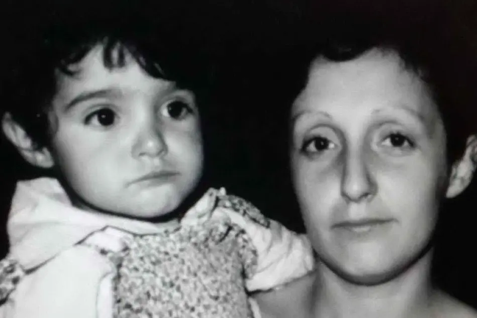Maria Fresu,23 anni, e la piccola Angela,3 anni (Archivio L'Unione Sarda)