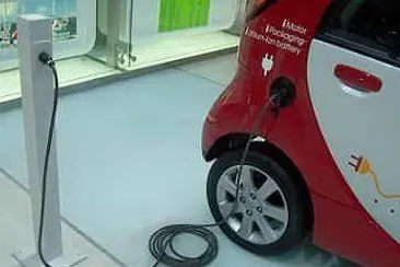 Un'auto elettrica