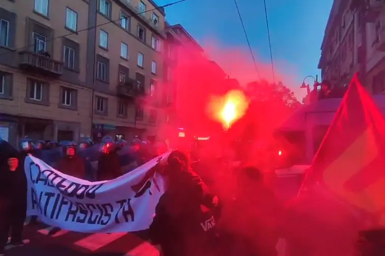 La manifestazione antifascista per le vide di Cagliari (frame da video)