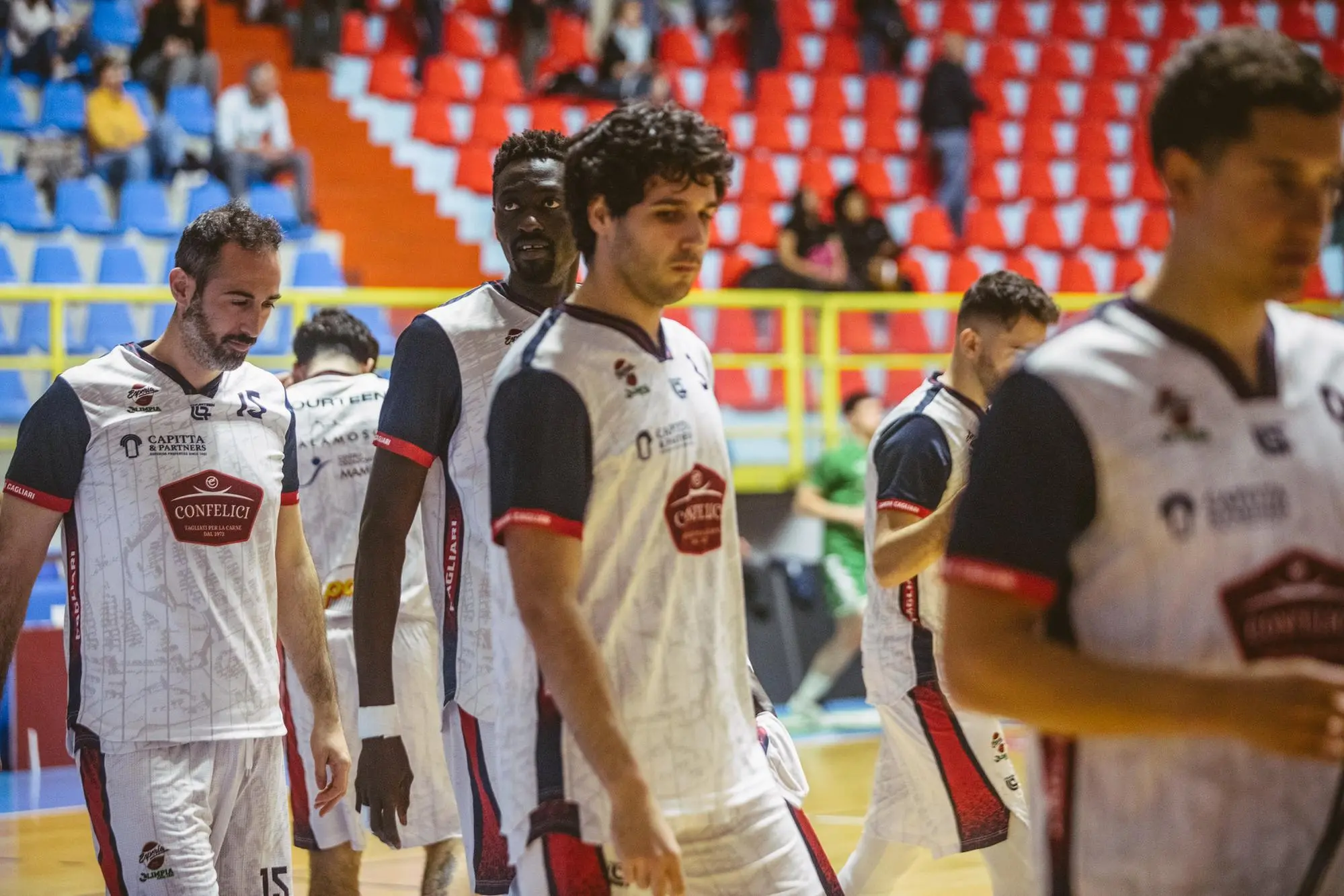 I giocatori dell'Esperia dopo le fasi di riscaldamento dell'ultima gara casalinga (foto concessa)