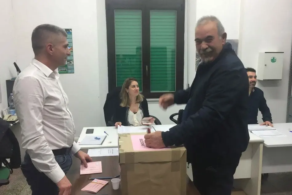 Il seggio elettorale allestito a Oristano (foto Elia Sanna)