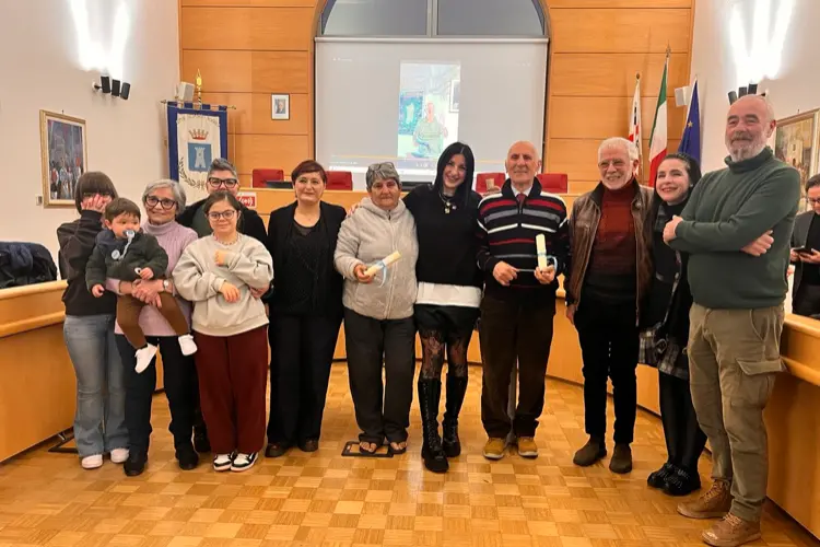 La premiazione nella sala consiliare (foto Pala)