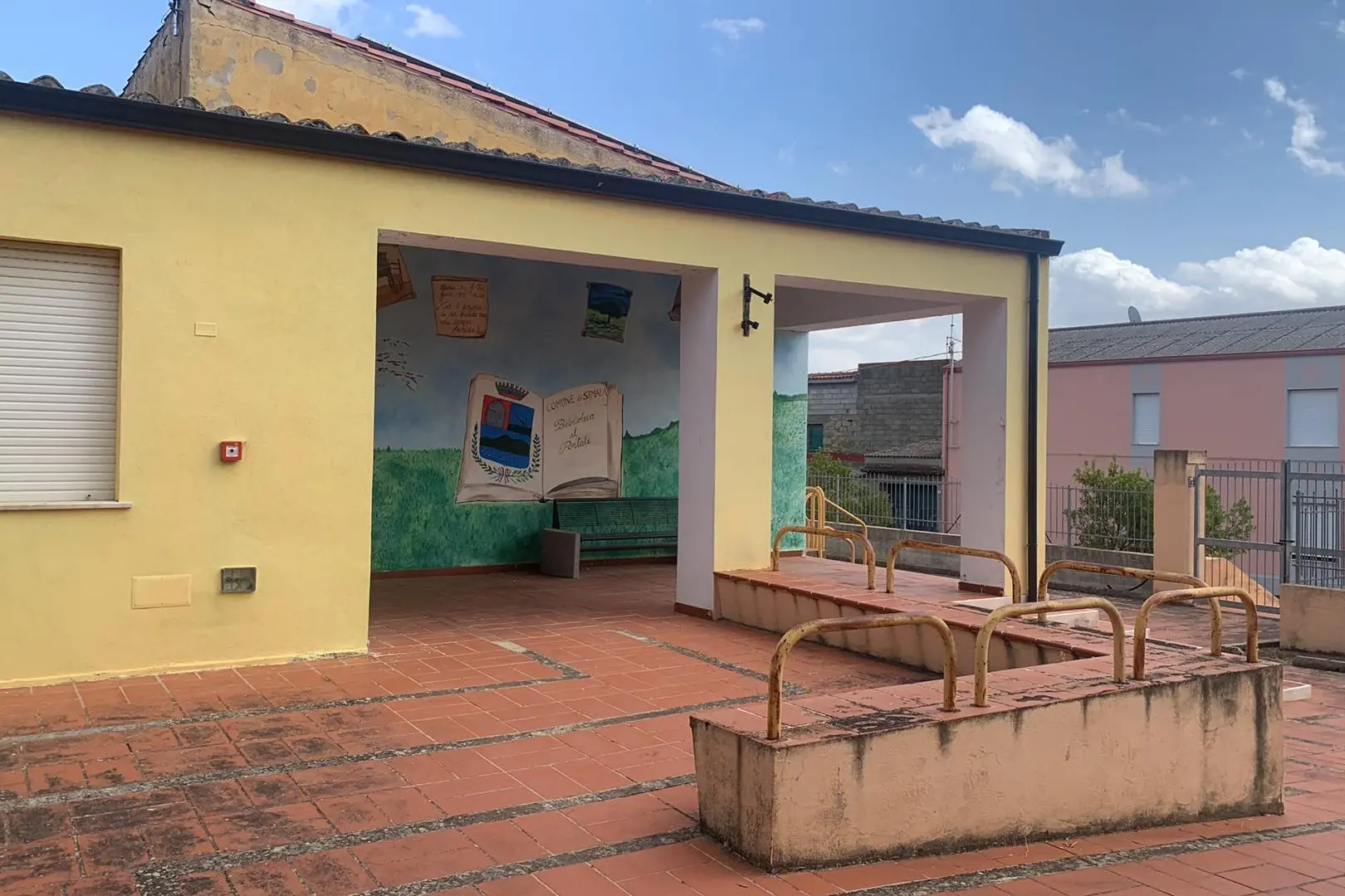 La Biblioteca comunale di Simala (foto concessa)