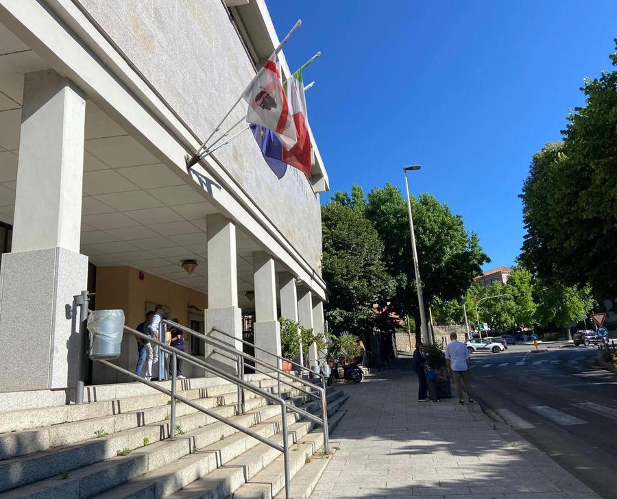 Fa irruzione in tribunale: uomo bloccato