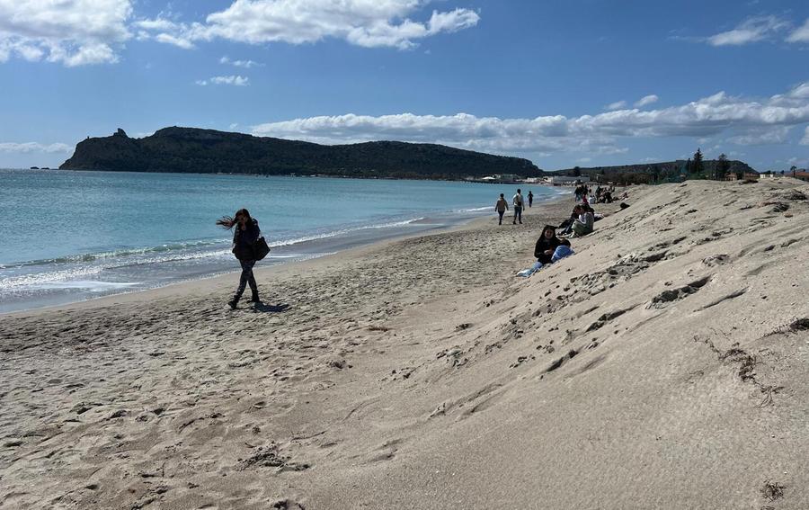 Dune e macerie: le due facce del Poetto