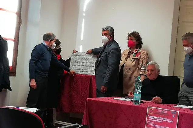 La presentazione della targa di Lillino Monni (foto Serreli)