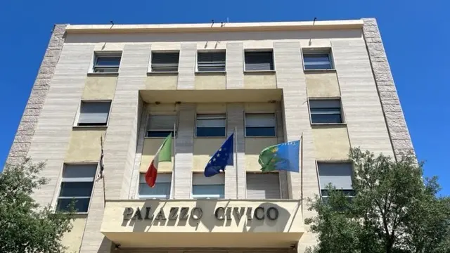https://immagini.unionesarda.it/version/c:MGI2Y2E4ODYtODgzZi00:OWQ4NDAzZGItMTM3ZS00/image.webp?f=16:9