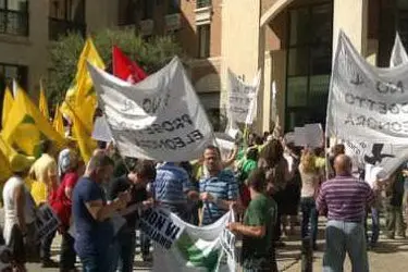 La protesta a Cagliari (foto twitter @manuel_persico)