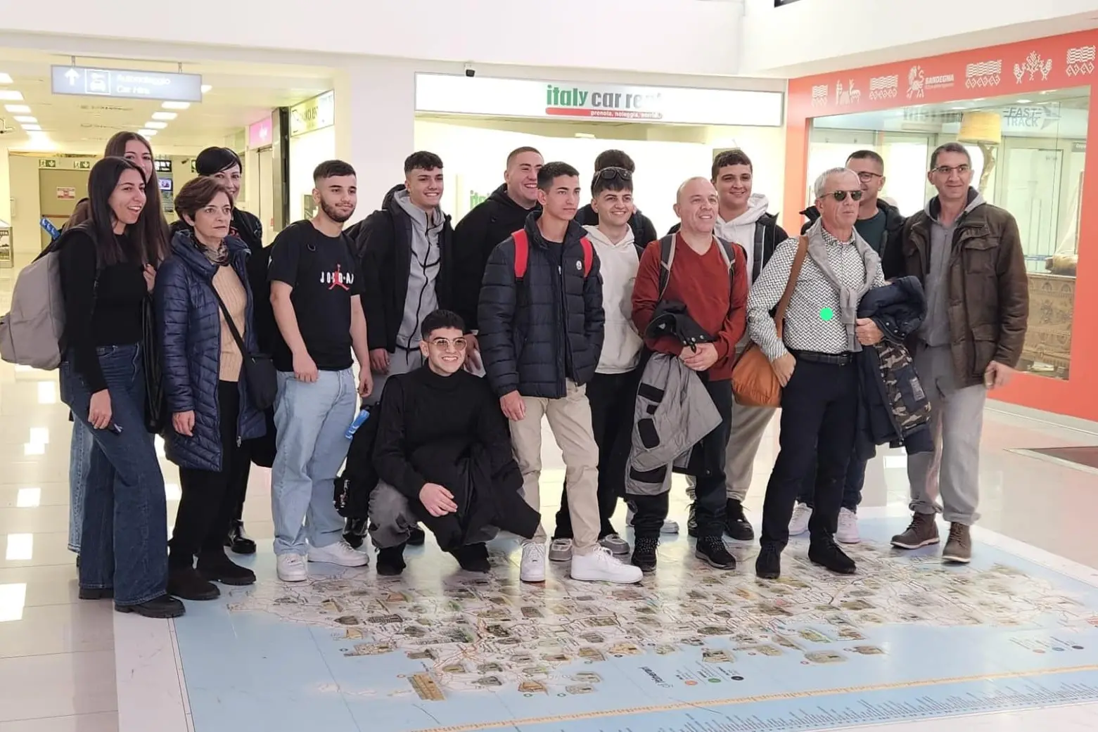 Gli studenti dell'Alberghiero di Sassari in partenza (foto ufficio stampa)