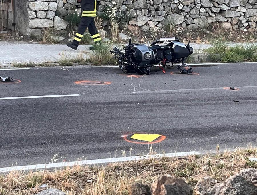 Schianto in moto, muore a 24 anni