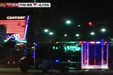 Fermoimmagine del servizio di Sky Tg24 sulla sparatoria durante la prima del film Batman a Denver