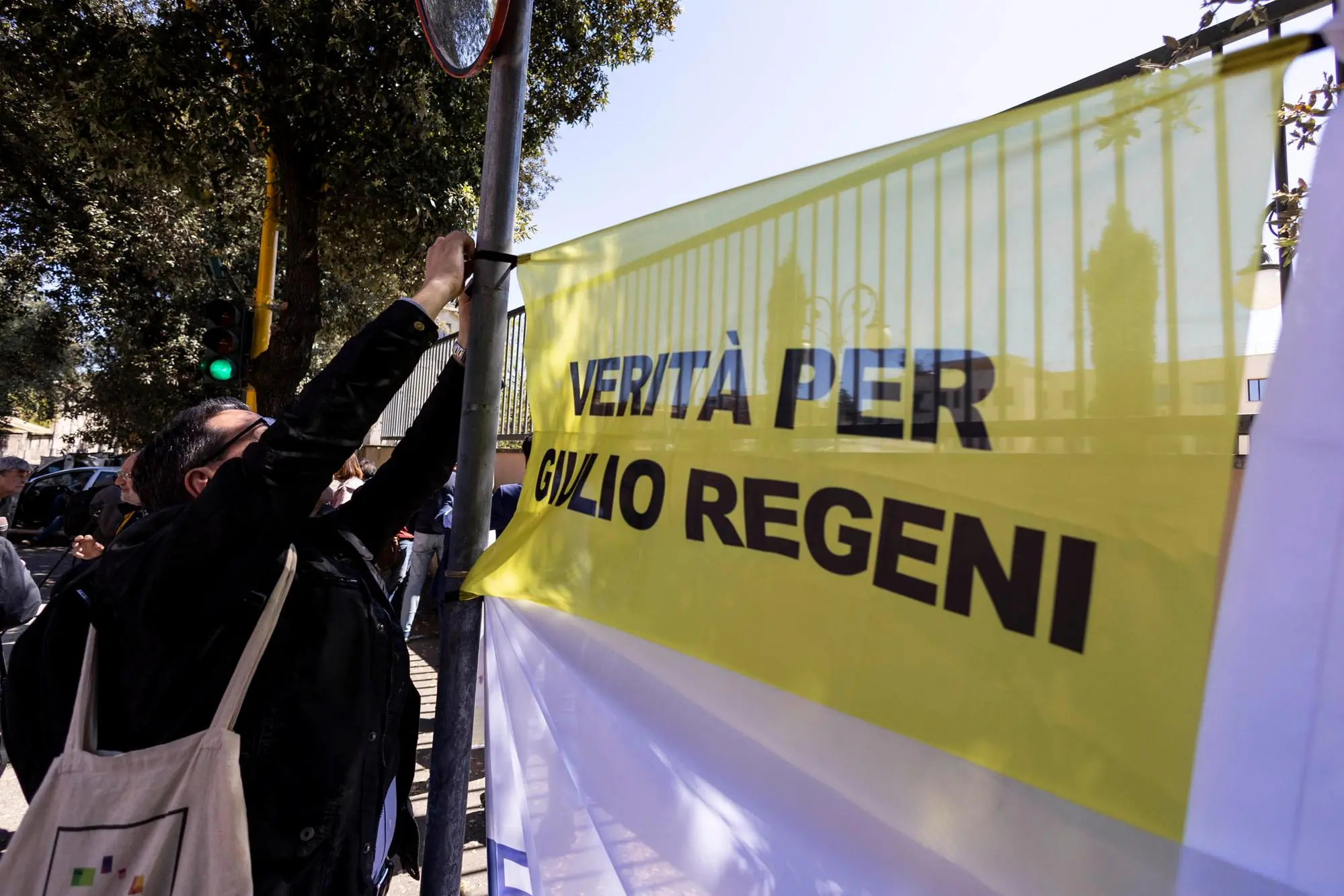 Un sit-in per Giulio Regeni (Ansa)