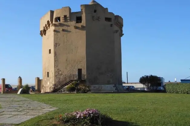 La torre Aragonese (foto Pala)